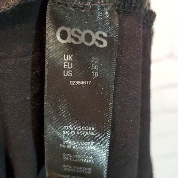 asos curve black elbow sleeve shorts romper - Picture 3 of 6